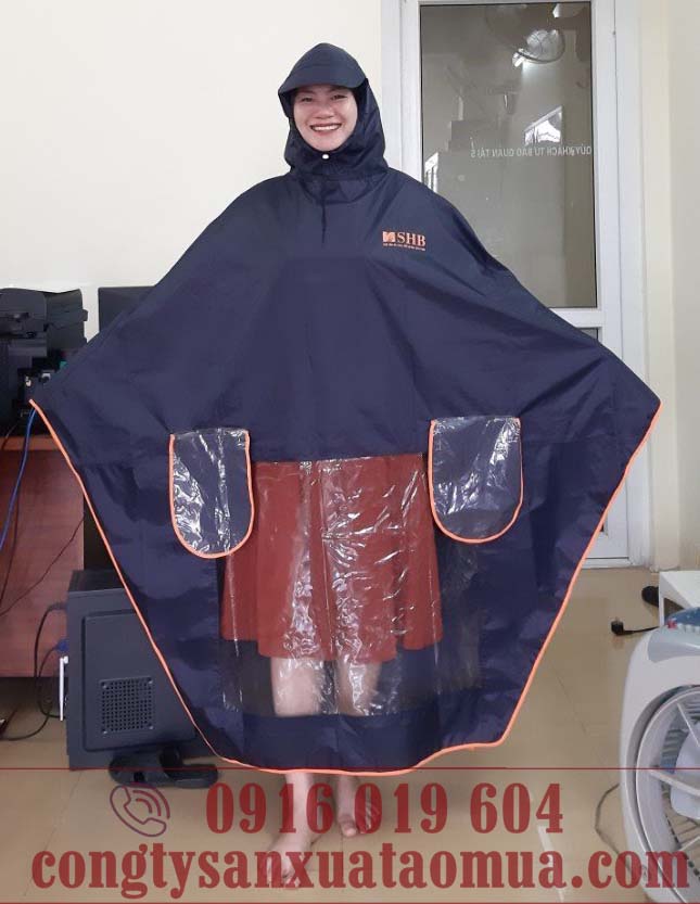 Sản xuất áo mưa dáng tai thỏ viền phản quang