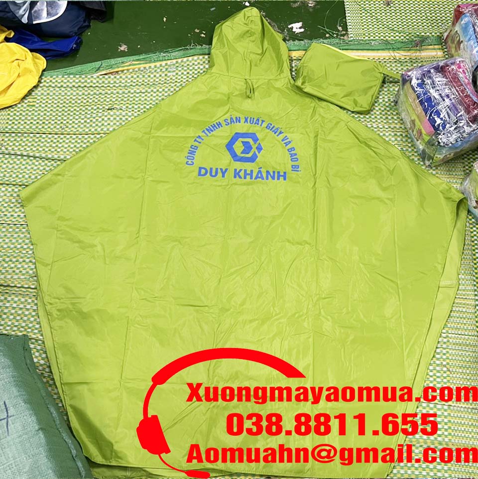 Mặt sau của mẫu áo mưa cánh dơi quà tặng công ty Duy Khánh